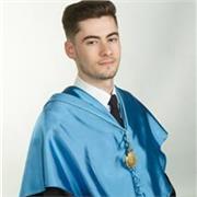 Profesor apto para cualquier asignatura a niños de primaria, especializado en inglés. En verano teletrabajo de forma dinámica y divertida